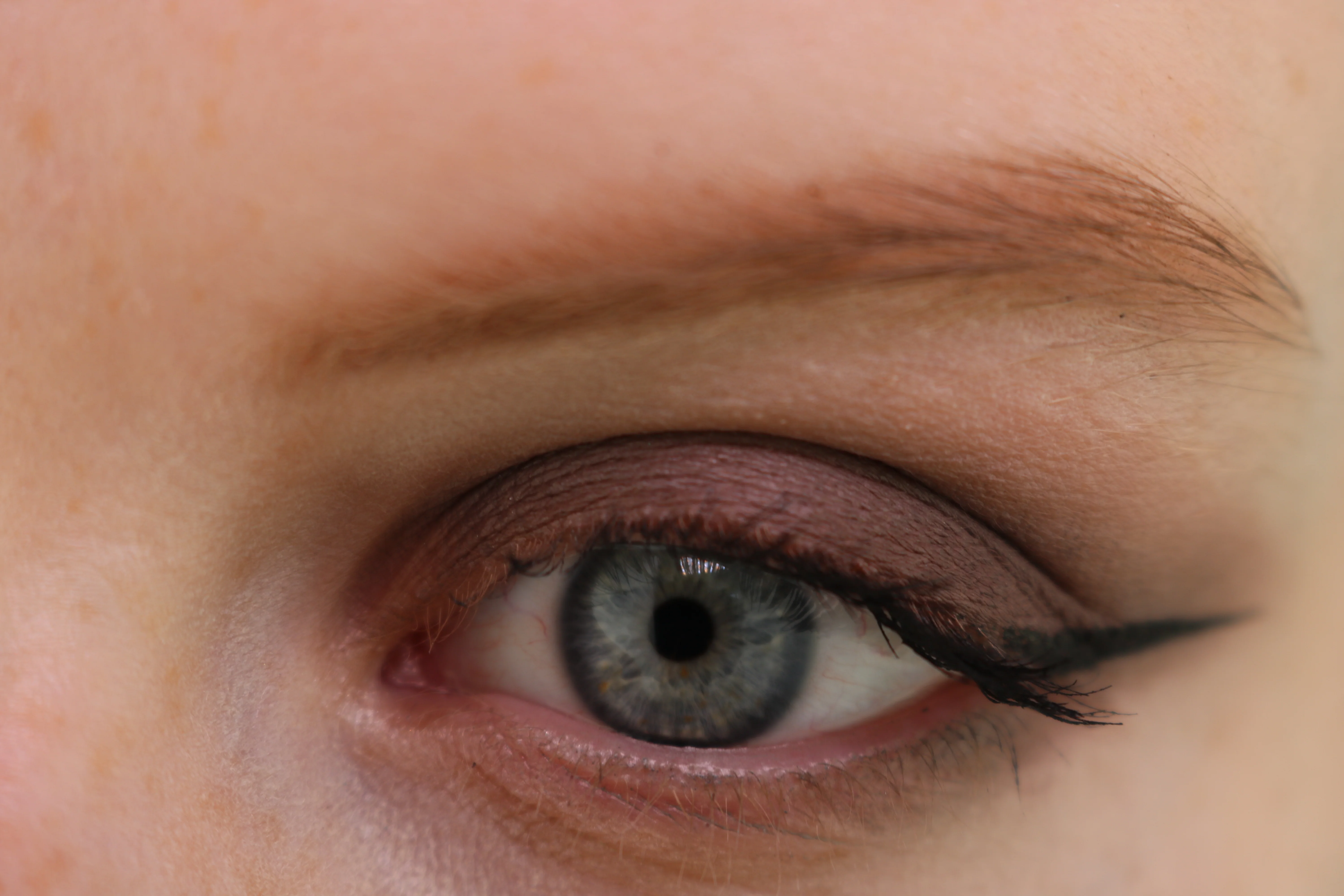 Eyeshadow Deep Taupe - Image 3