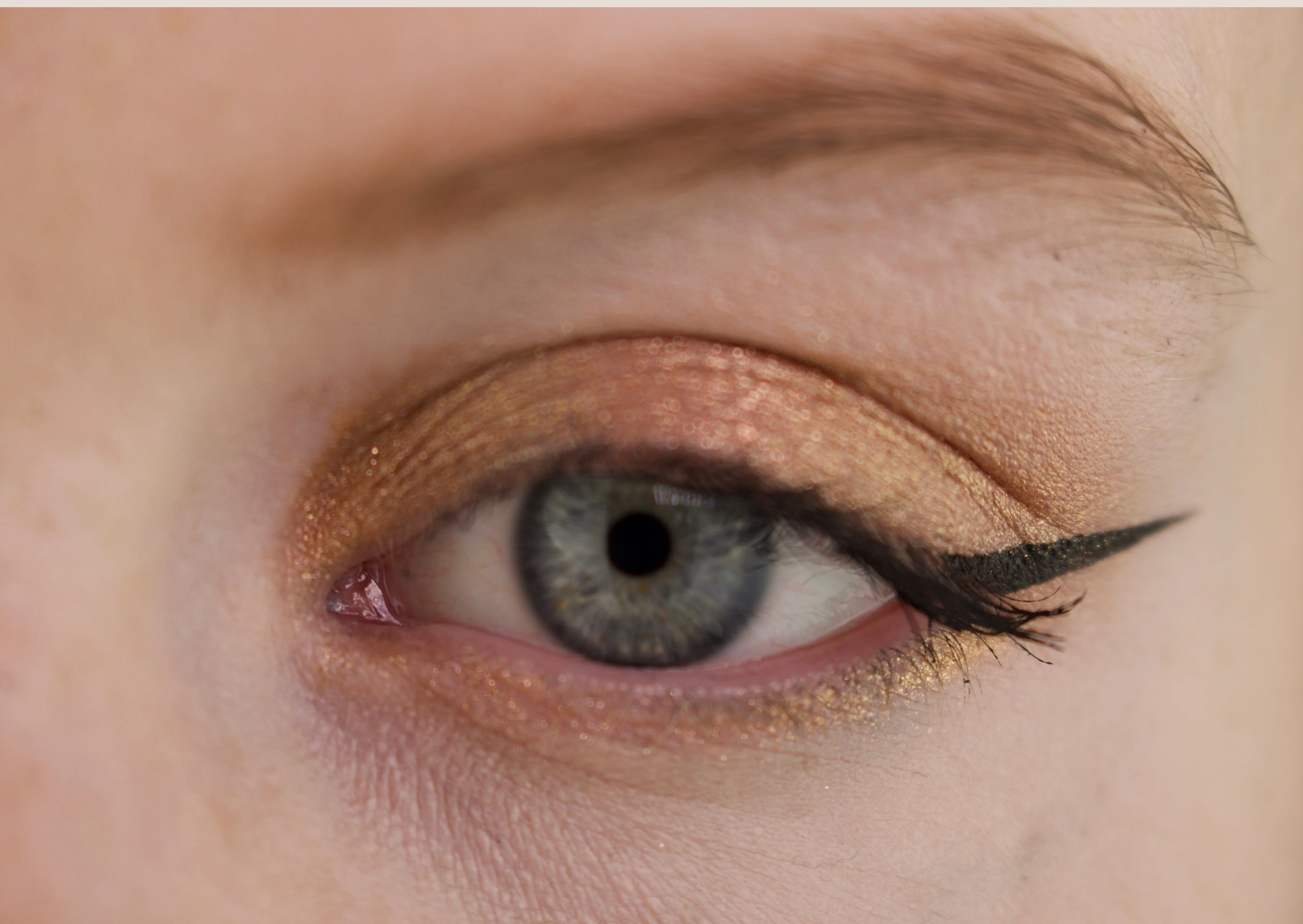 Eyeshadow Shimmery Gold - Image 2