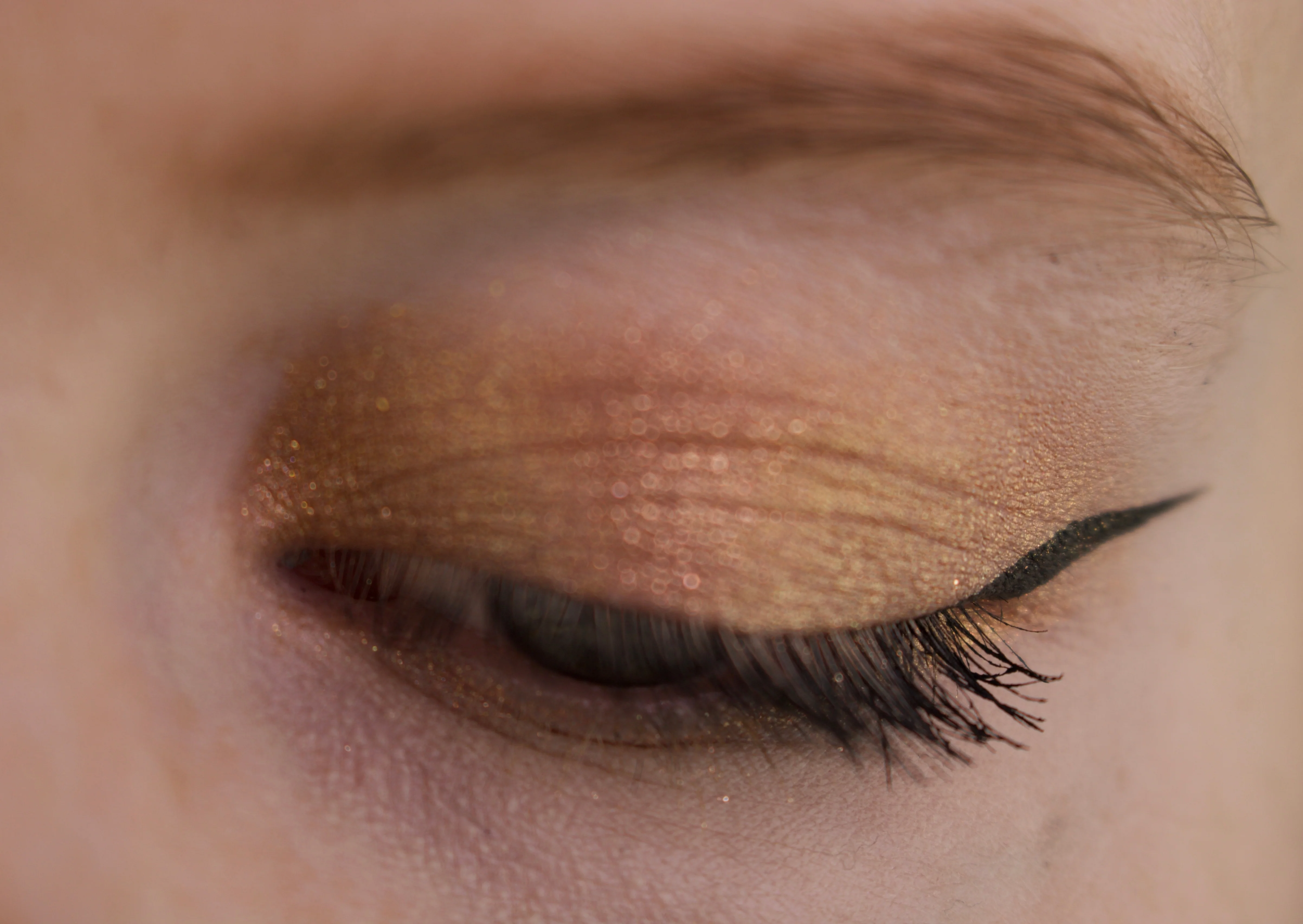 Eyeshadow Shimmery Gold - Image 3